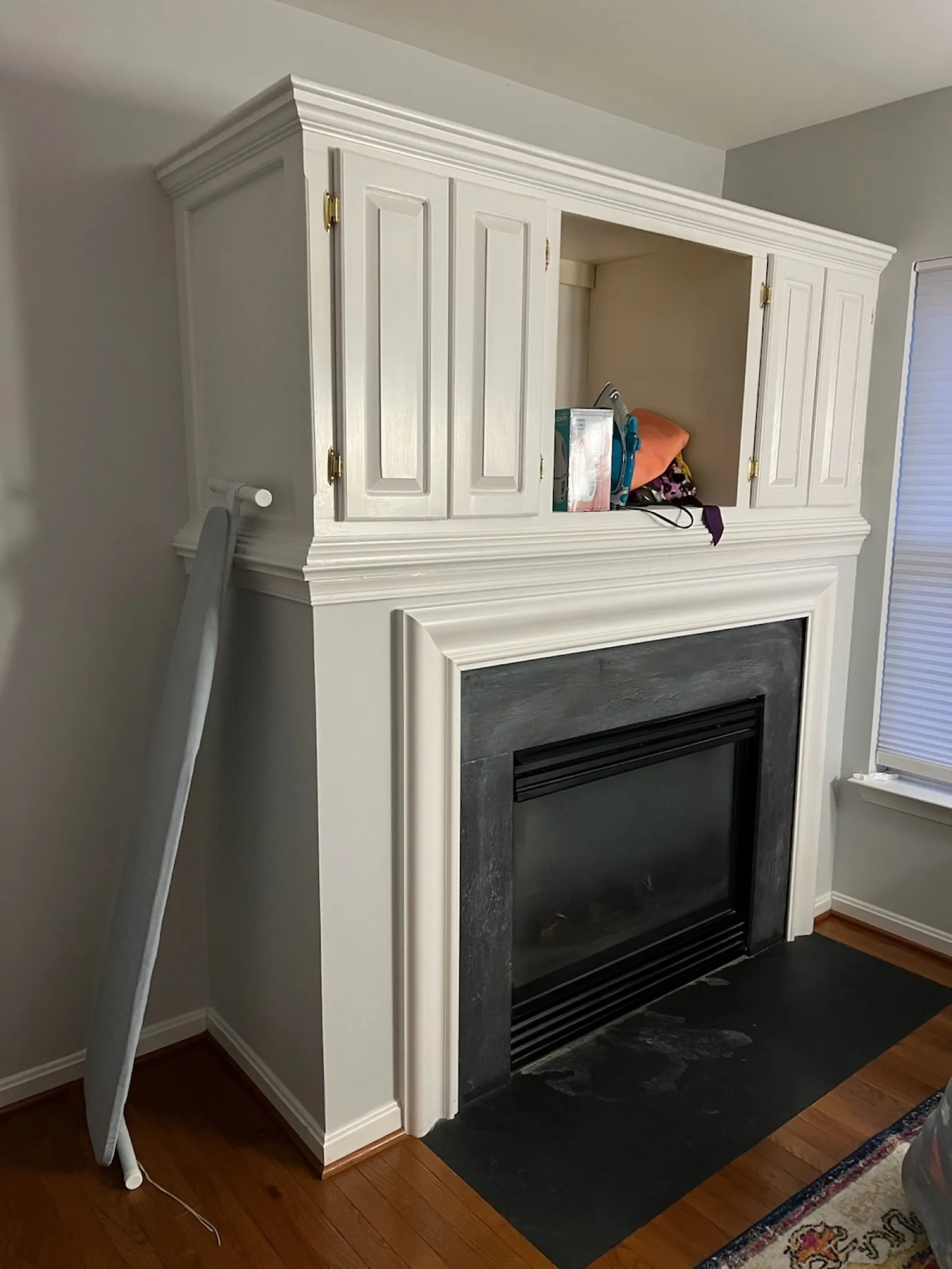 Fireplace mantel and surround carpentry